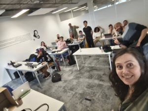 Pascale donnant des cours à la Rocket School